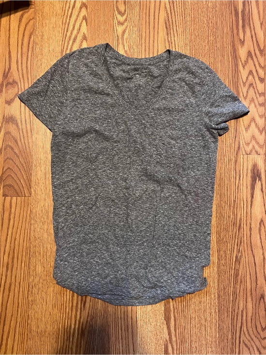 Universal Thread Tops - Women’s Short Sleeve Heather Charcoal V-Neck Tee